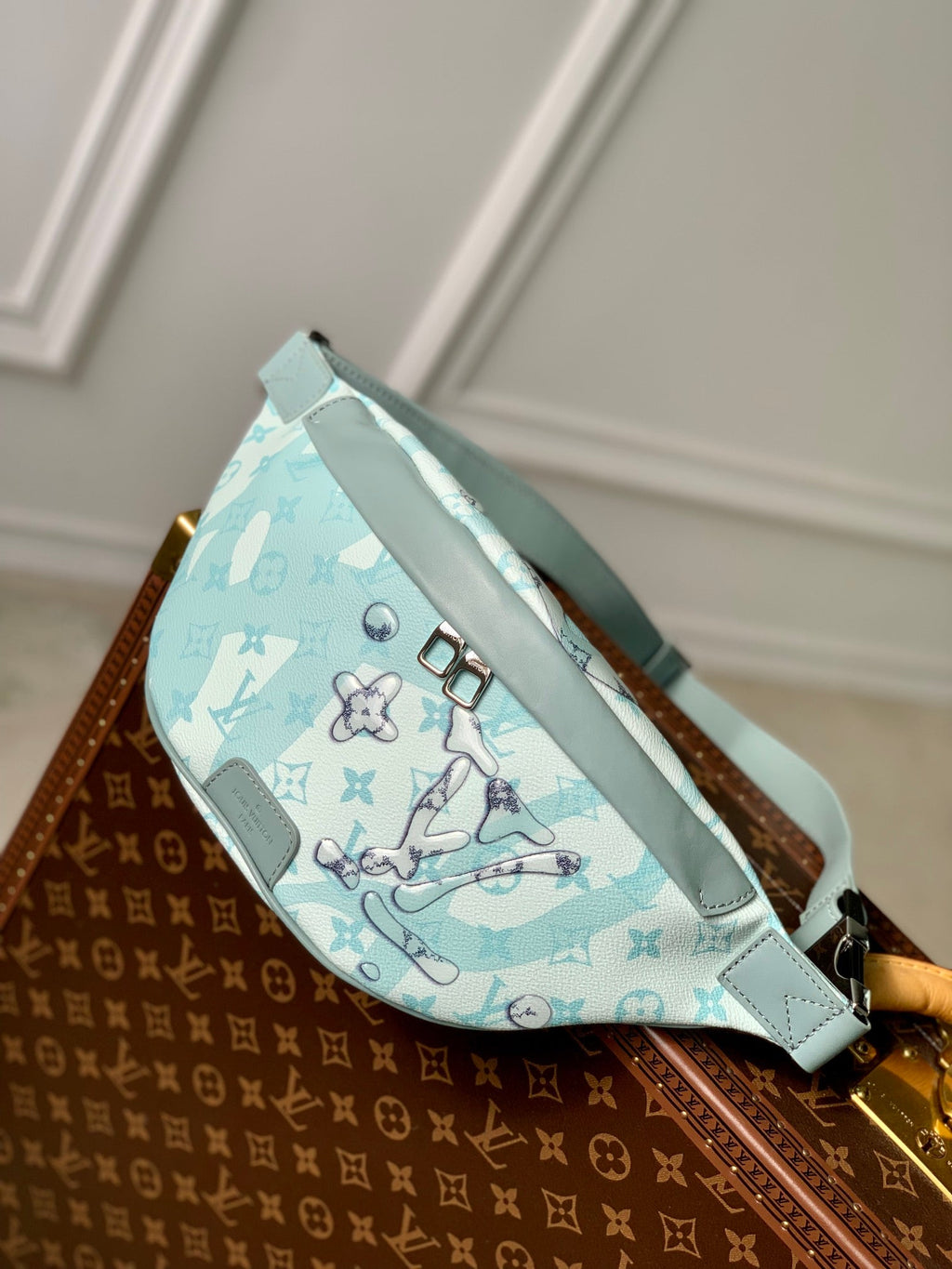 Louis Vuitton Discovery Bumbag M22576 Light Blue