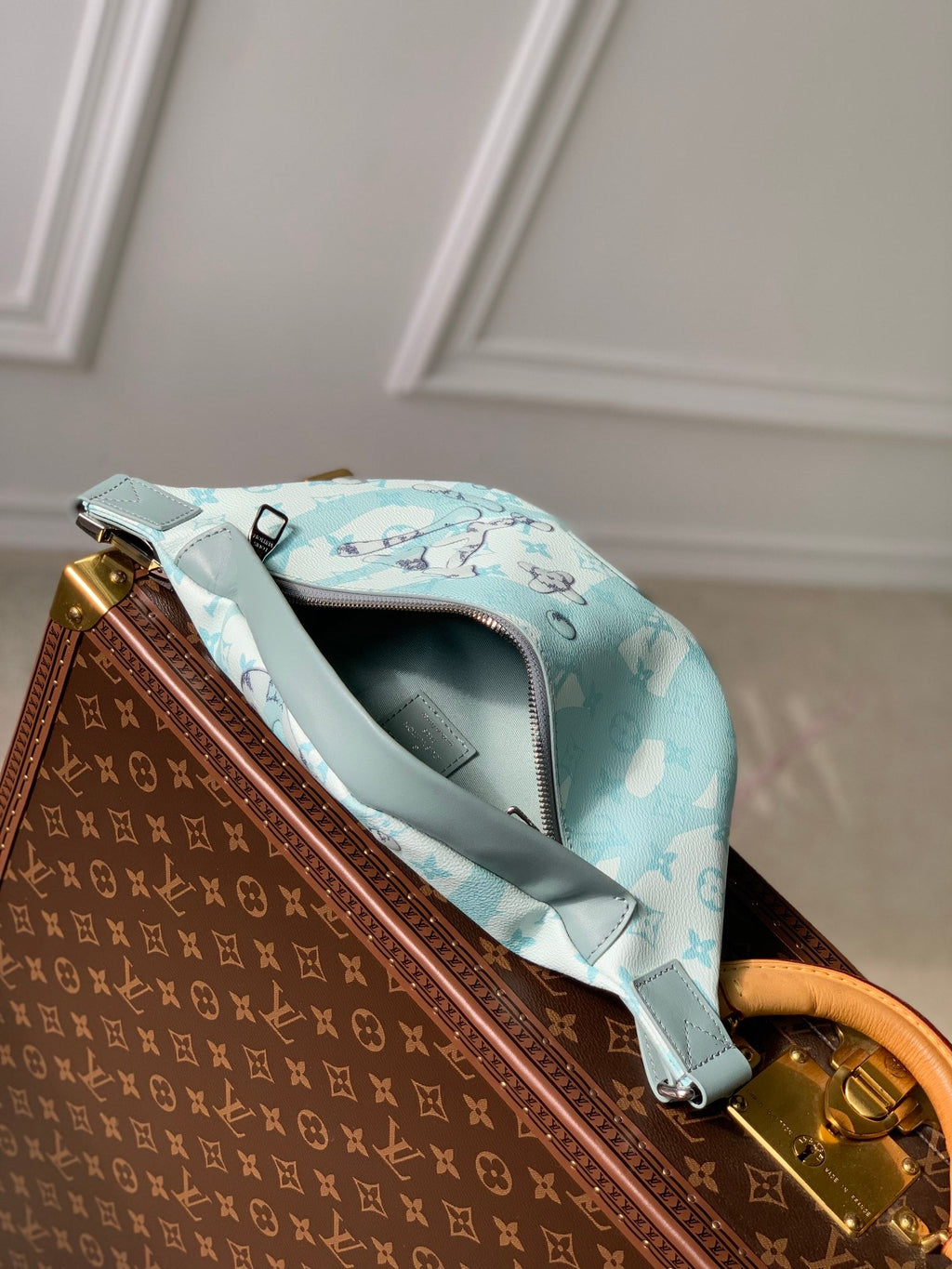 Louis Vuitton Discovery Bumbag M22576 Light Blue