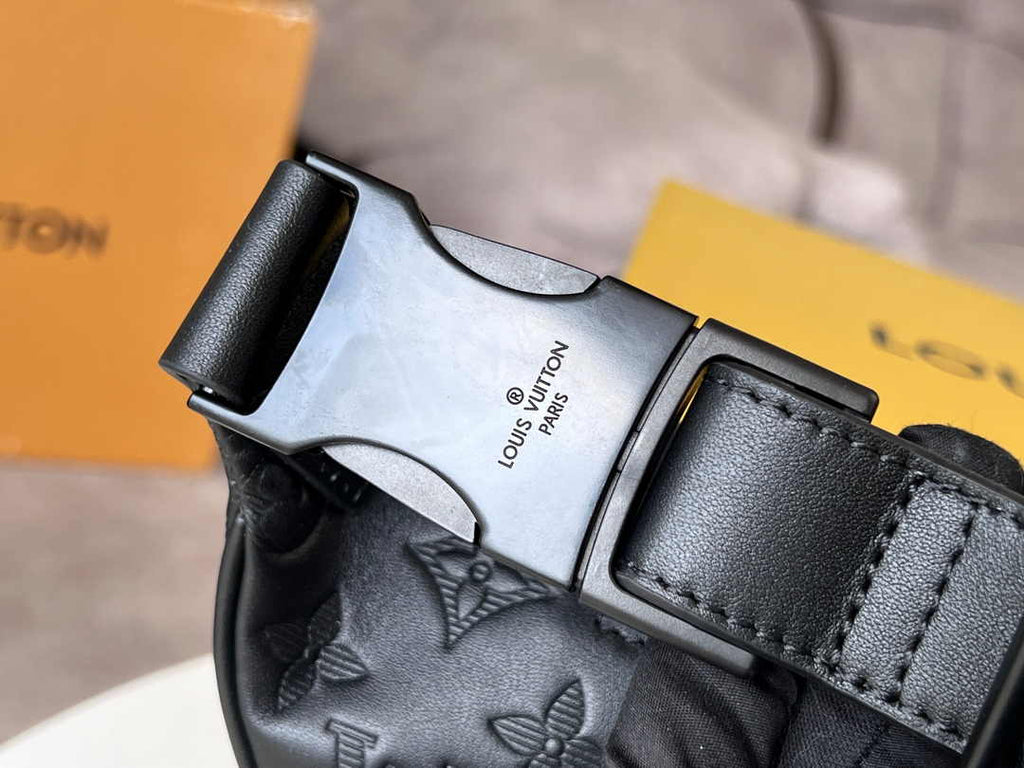 Louis Vuitton Discovery Bumbag M44388 Monogram Leather