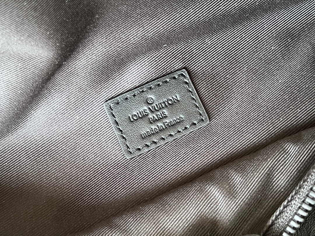 Louis Vuitton Discovery Bumbag M44388 Monogram Leather