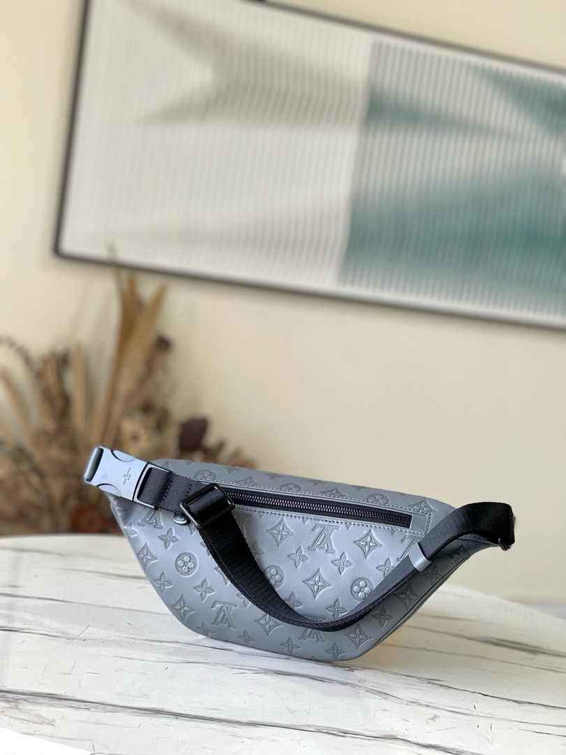 Louis Vuitton Discovery Bumbag M46108 Gray Leather