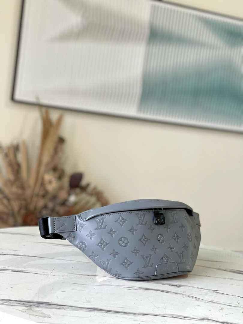 Louis Vuitton Discovery Bumbag M46108 Gray Leather