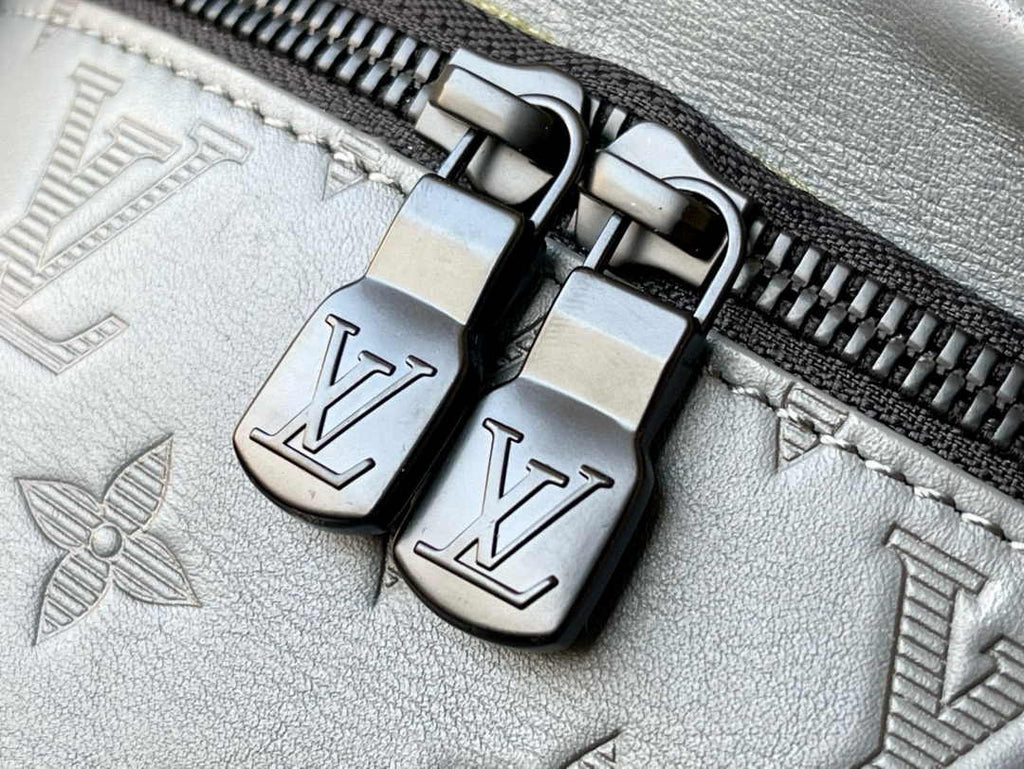 Louis Vuitton Discovery Bumbag M46108 Gray Leather
