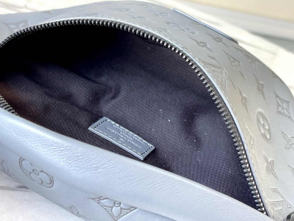 Louis Vuitton Discovery Bumbag M46108 Gray Leather