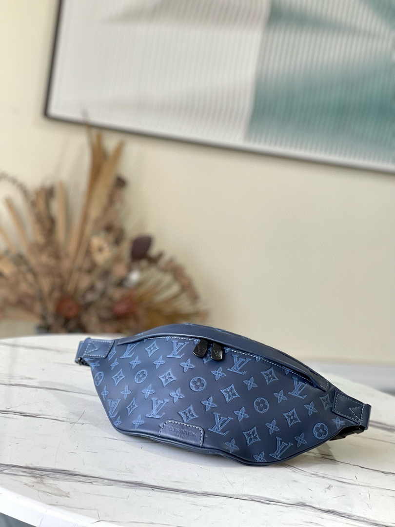 Louis Vuitton Discovery Bumbag M46108 Blue Leather