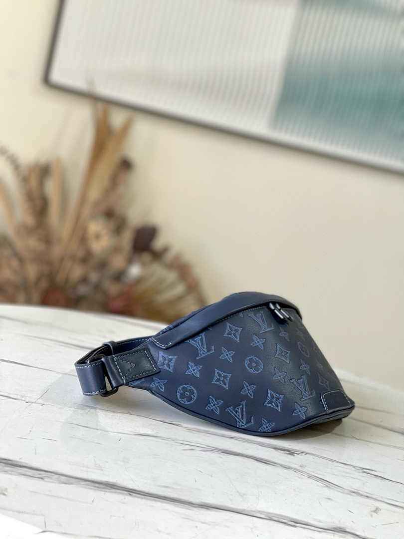 Louis Vuitton Discovery Bumbag M46108 Blue Leather