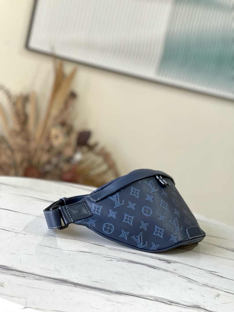 Louis Vuitton Discovery Bumbag M46108 Blue Leather