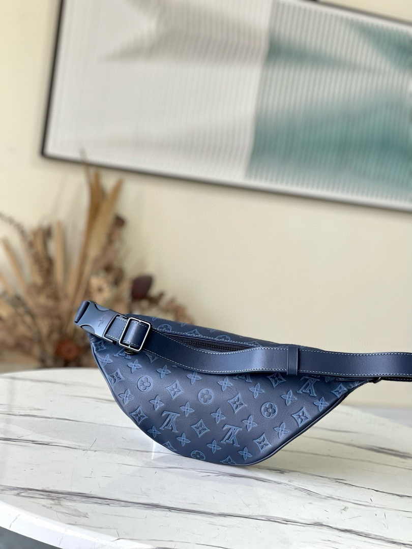 Louis Vuitton Discovery Bumbag M46108 Blue Leather