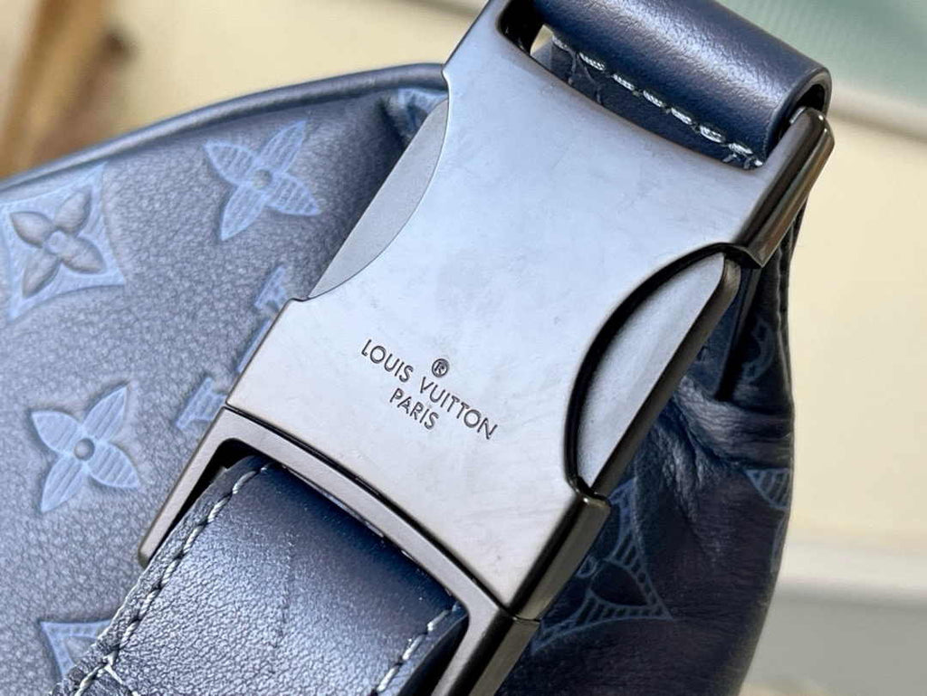 Louis Vuitton Discovery Bumbag M46108 Blue Leather