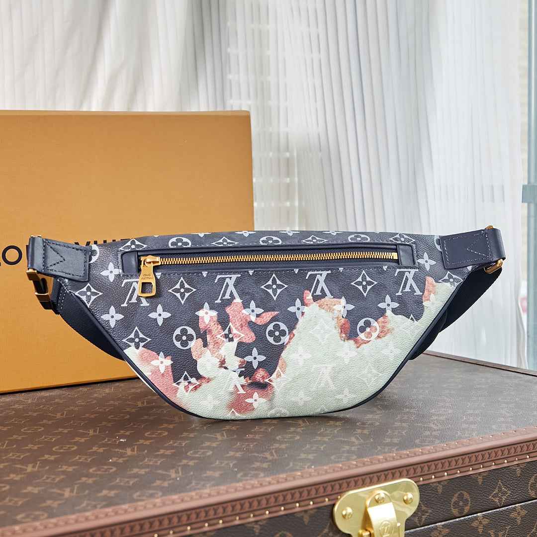 Louis Vuitton Discovery Bumbag PM M23905 Ink Blue