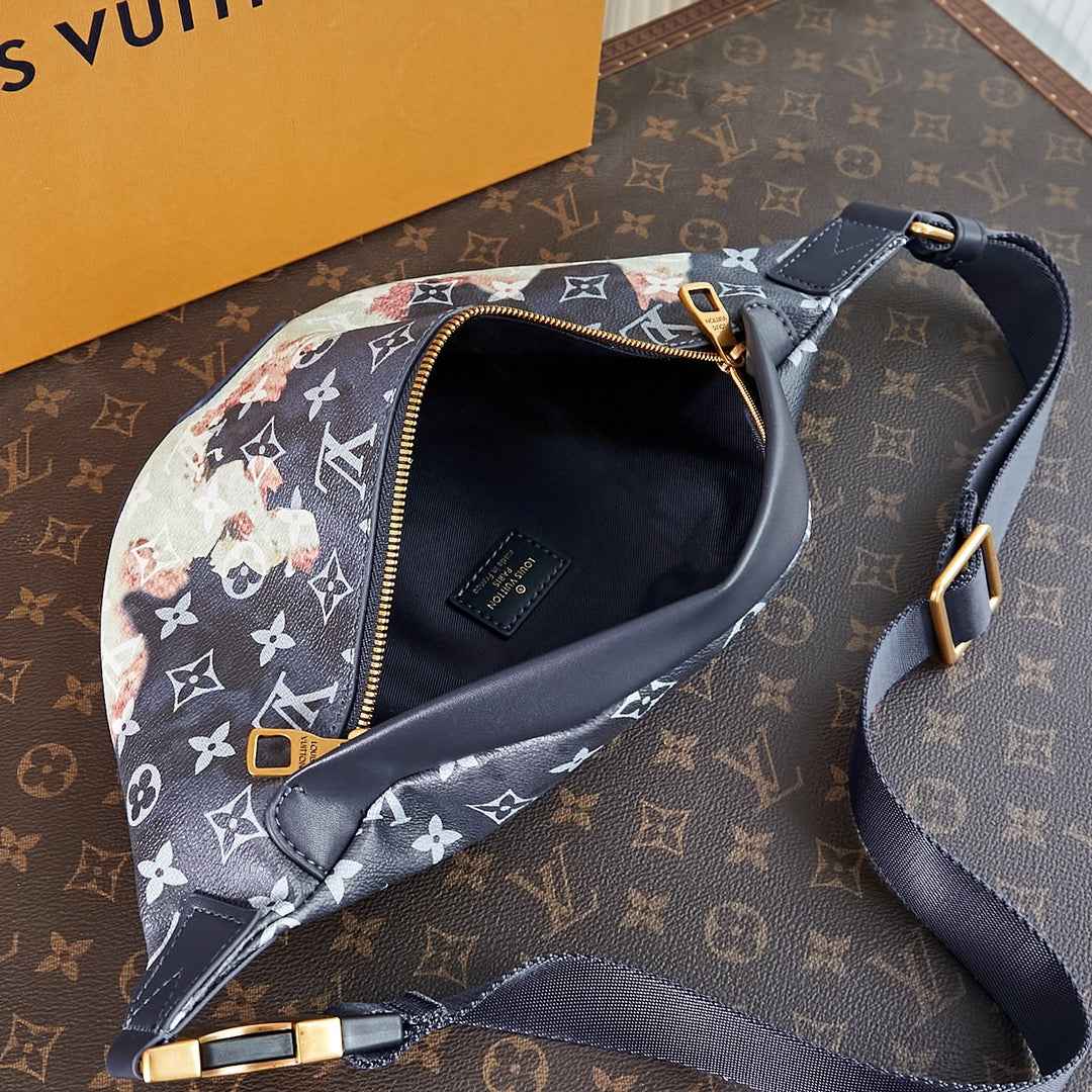 Louis Vuitton Discovery Bumbag PM M23905 Ink Blue