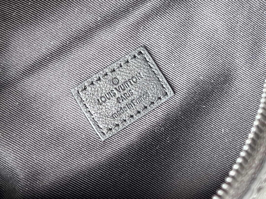 Louis Vuitton Discovery Bumbag PM M46036 Monogram Calf Leather