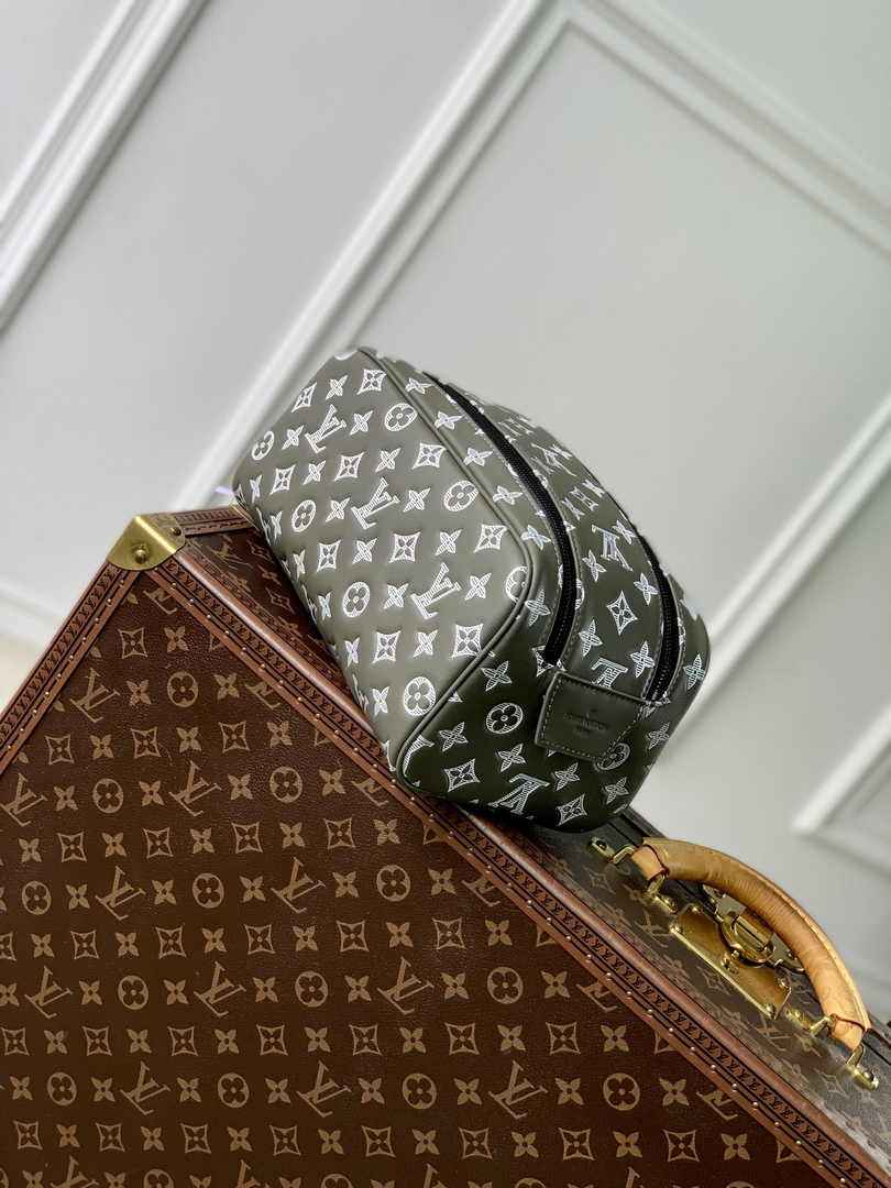 Louis Vuitton Dopp Kit M12651 - Default Title - View 2