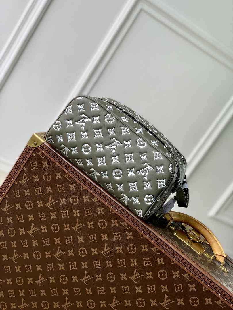 Louis Vuitton Dopp Kit M12651 - Default Title - View 3
