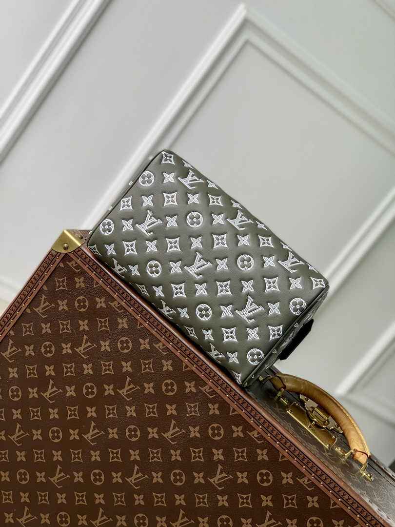 Louis Vuitton Dopp Kit M12651 - Default Title - View 4
