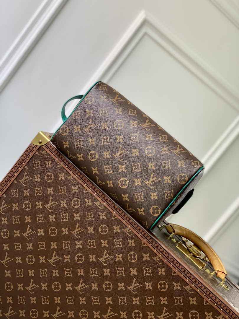 Louis Vuitton Dopp Kit M12641 Green - Default Title - View 4