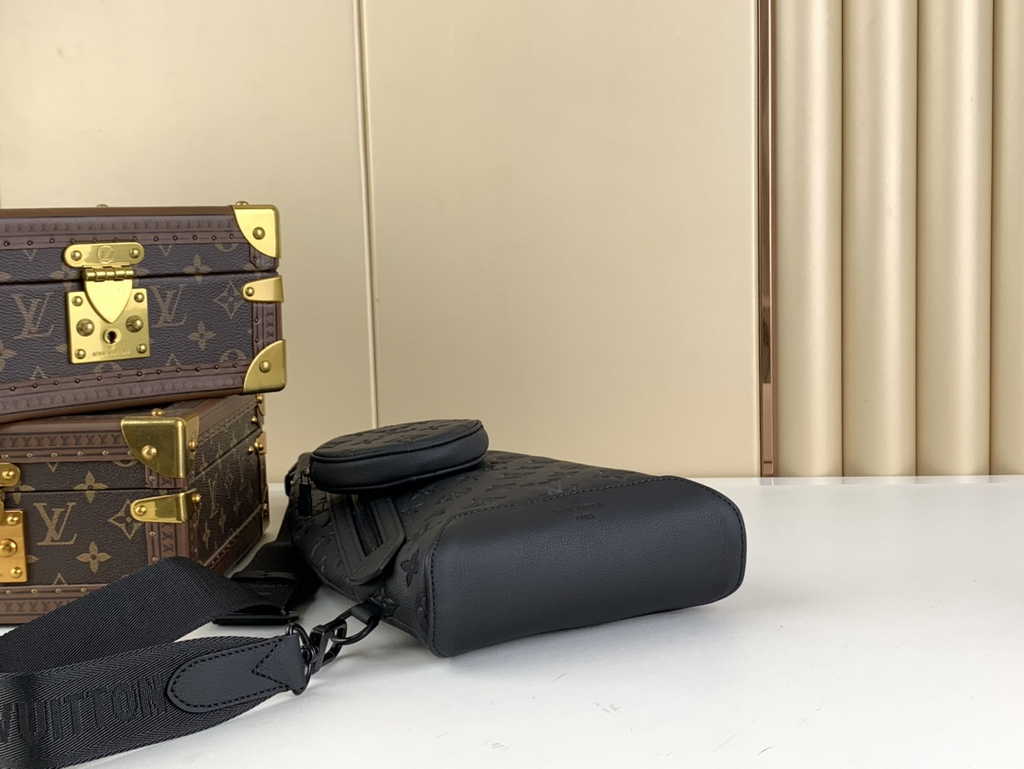 Louis Vuitton Duo Slingbag M21890 Black Calf leather