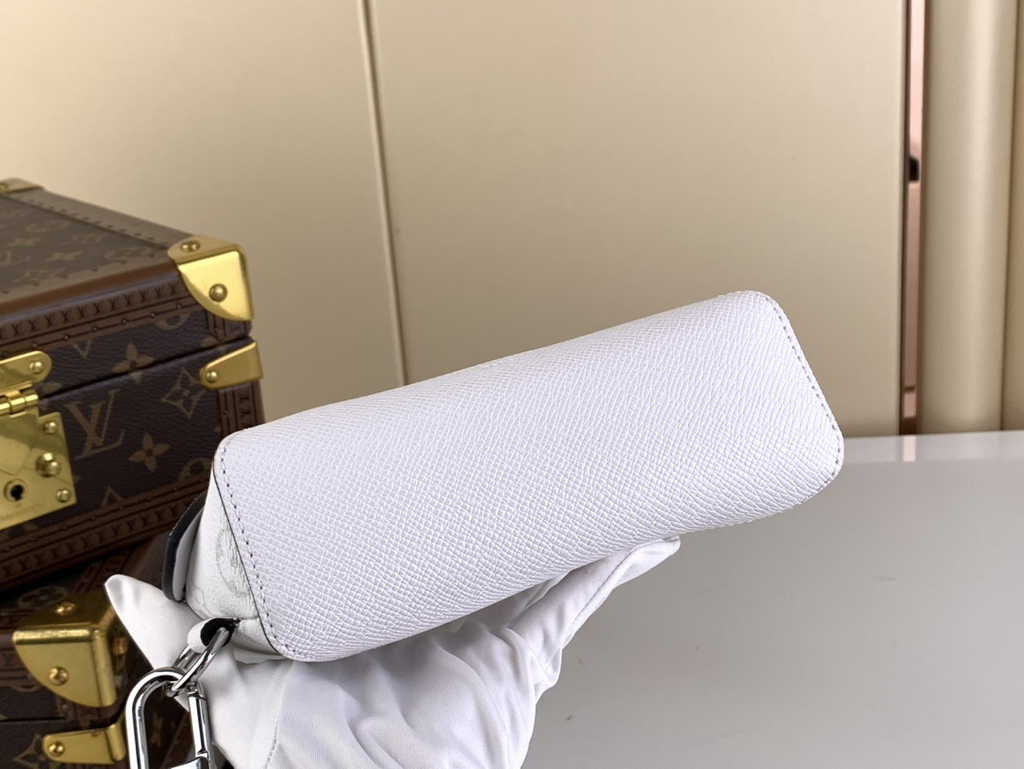 Louis Vuitton Duo Slingbag M30936 White Monogram