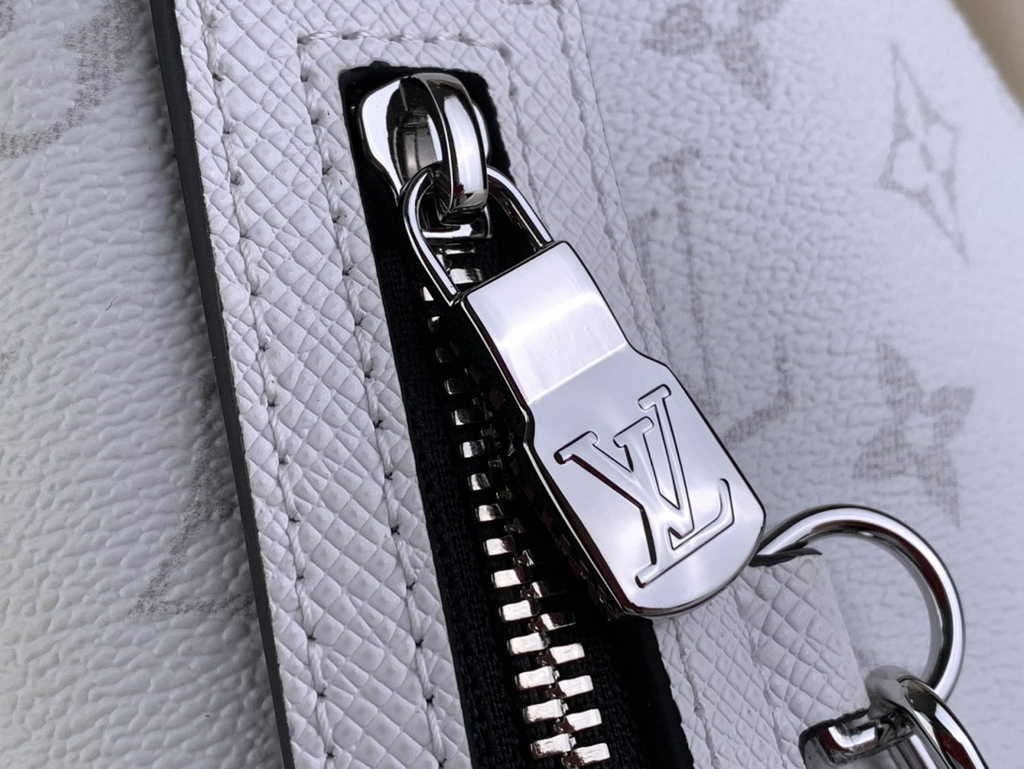 Louis Vuitton Duo Slingbag M30936 White Monogram
