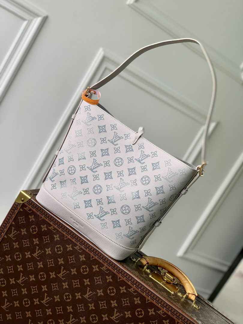 Louis Vuitton Flore Mahina Leather M12496 - Default Title - View 3