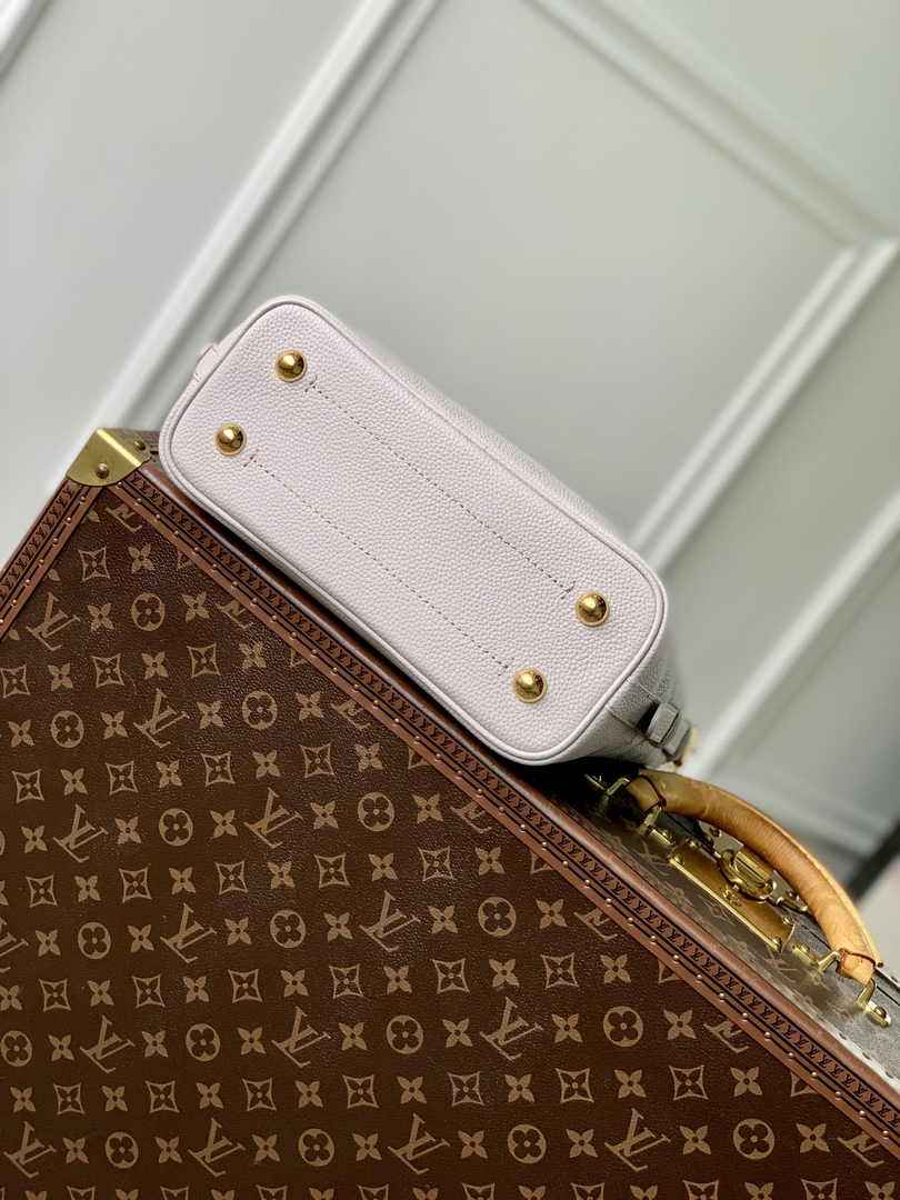 Louis Vuitton Flore Mahina Leather M12496 - Default Title - View 4