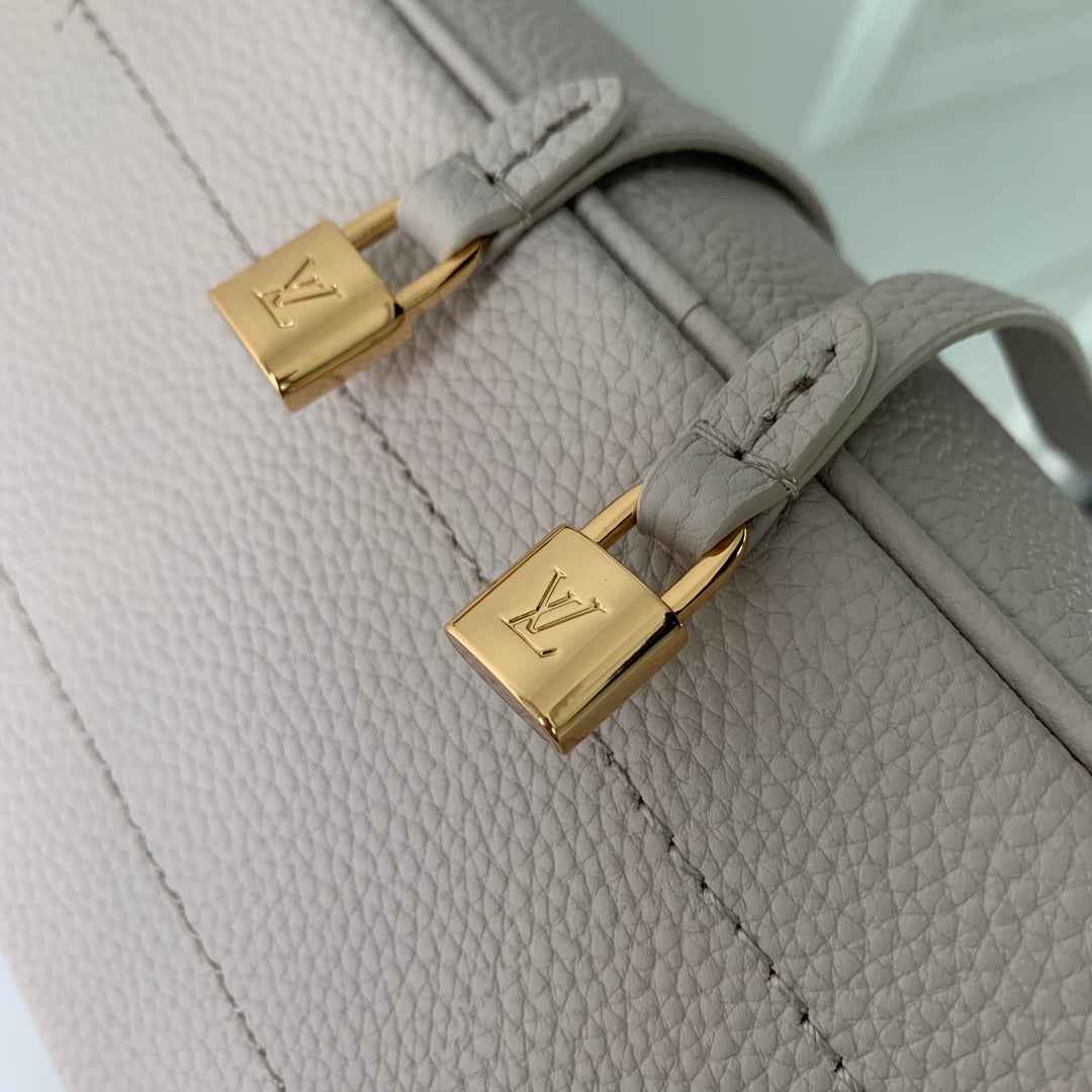 Louis Vuitton Flore Mahina Leather M12496 - Default Title - View 5