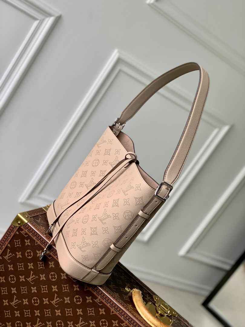 Louis Vuitton Flore Mahina Leather M12140 - Default Title - View 2