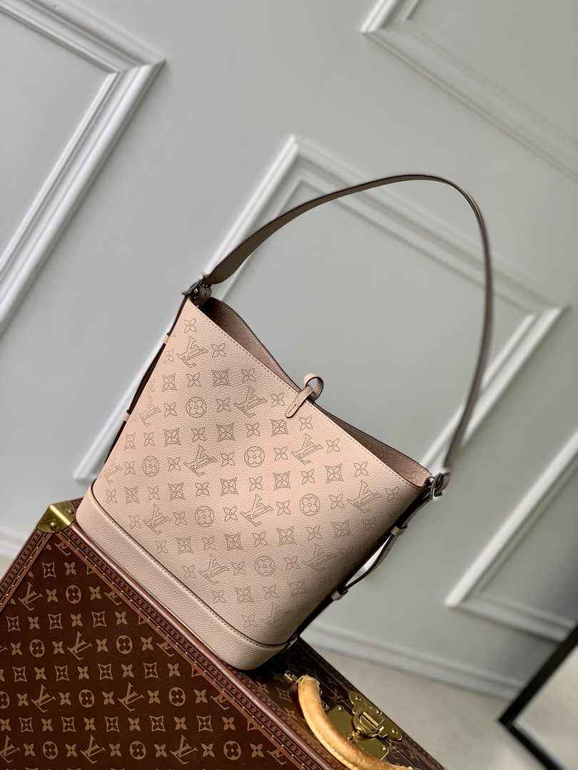 Louis Vuitton Flore Mahina Leather M12140 - Default Title - View 3