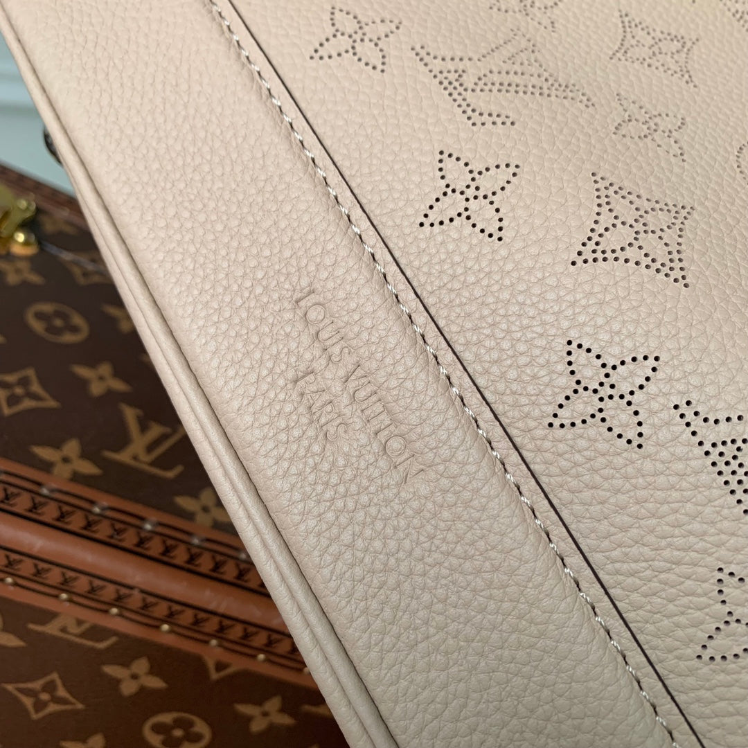 Louis Vuitton Flore Mahina Leather M12140 - Default Title - View 7