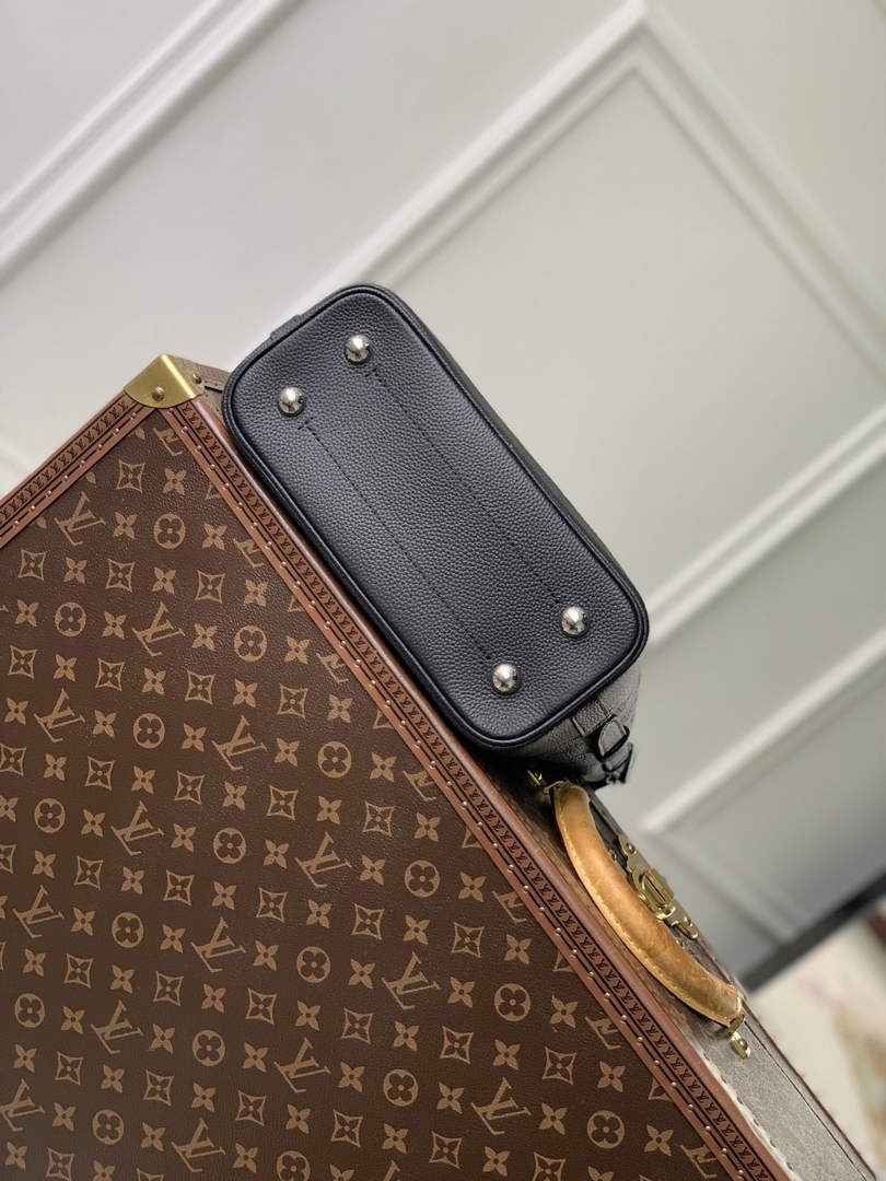 Louis Vuitton Flore Shoulder Bag M12139 | Black Mahina Calfskin Leather