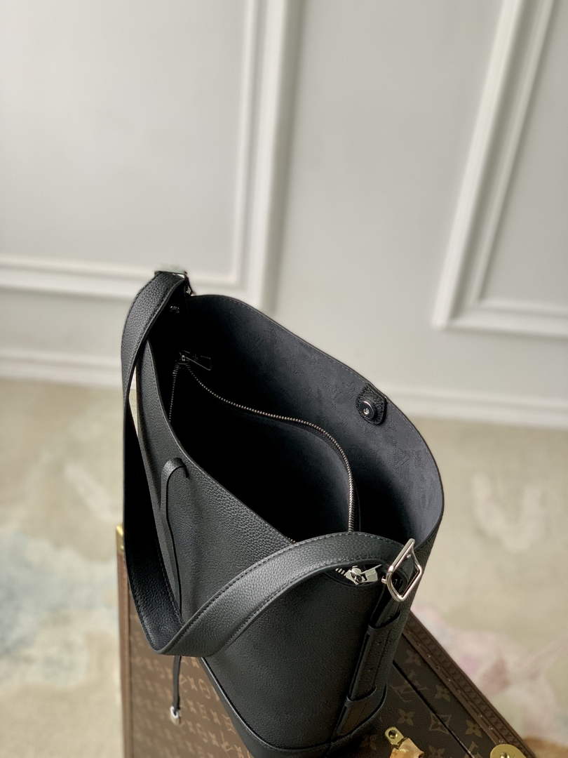 Louis Vuitton Flore Shoulder Bag M12139 | Black Mahina Calfskin Leather