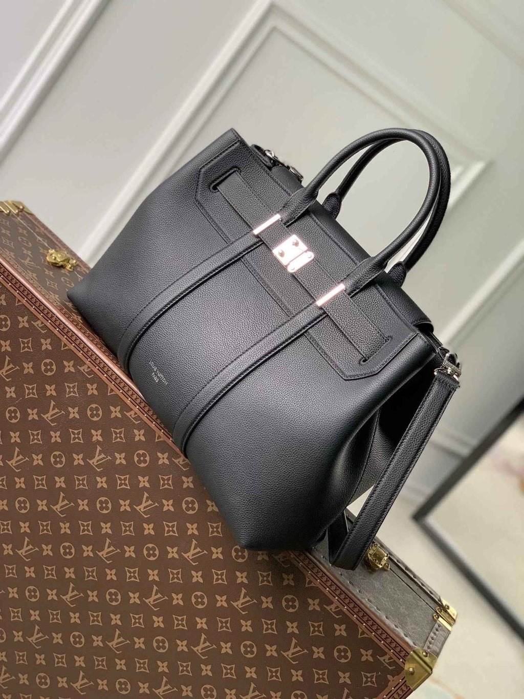 Louis Vuitton Georges Tote MM Bag M23153 black calfskin leather