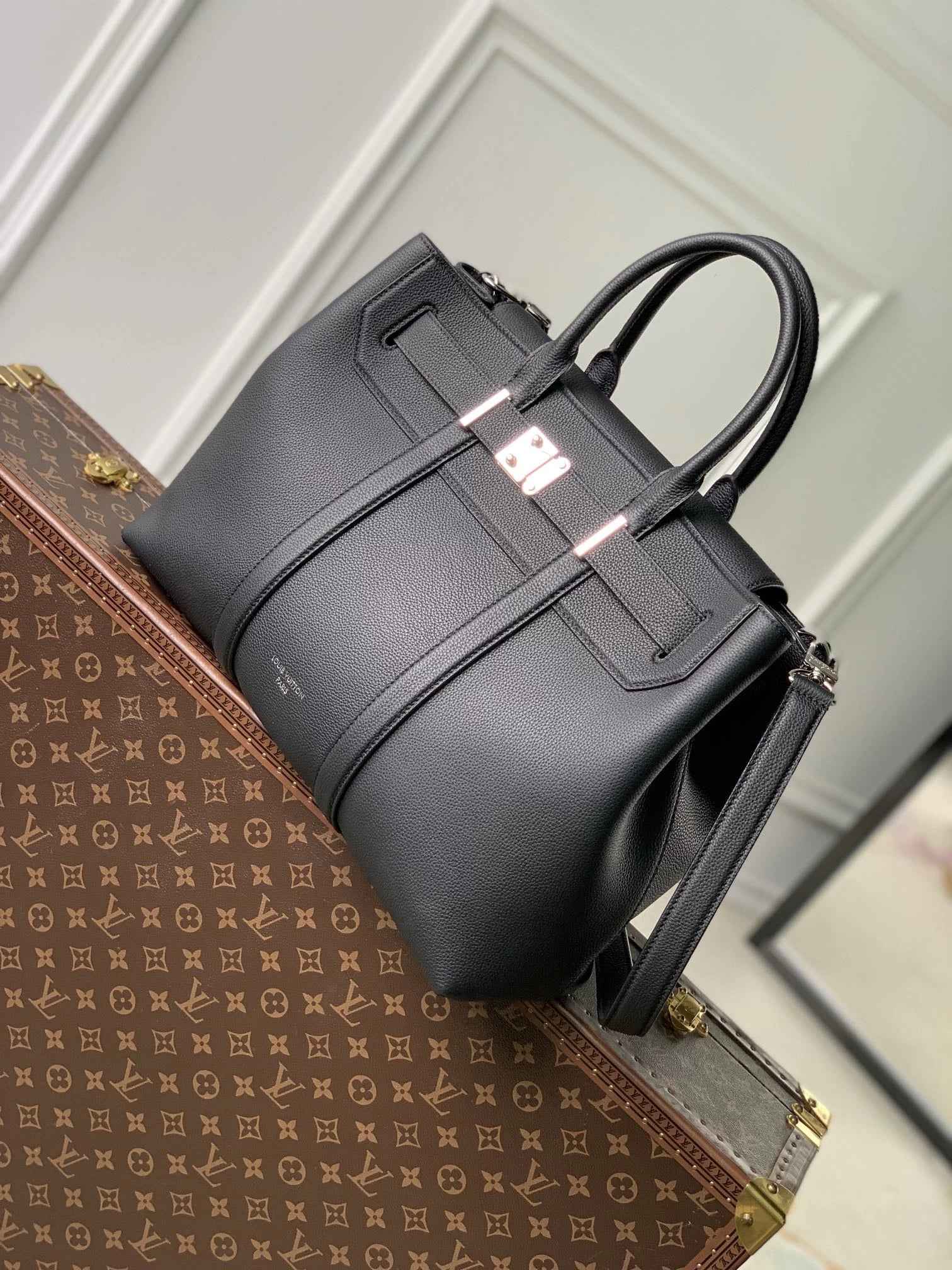 Louis Vuitton Georges Tote MM Bag M23153 black calfskin leather