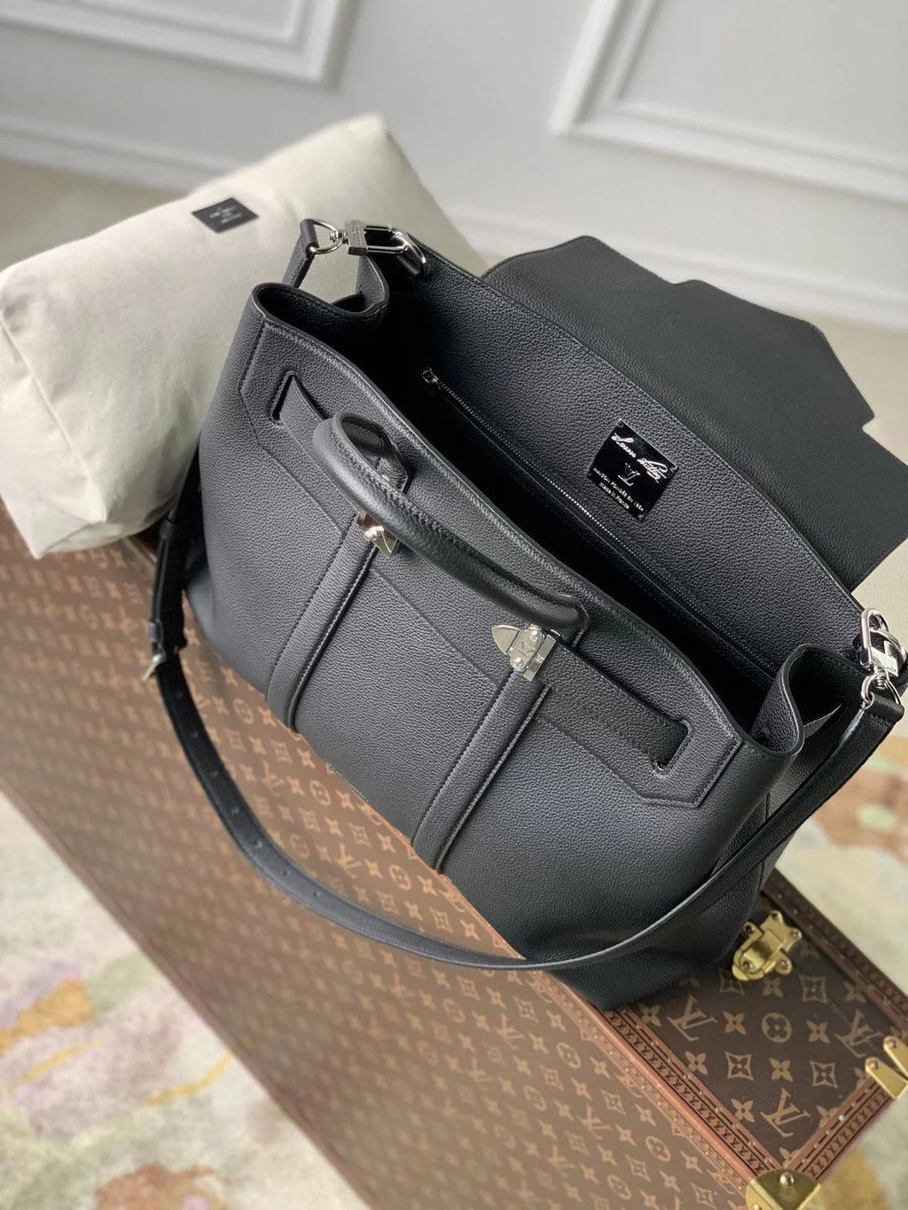 Louis Vuitton Georges Tote MM Bag M23153 black calfskin leather