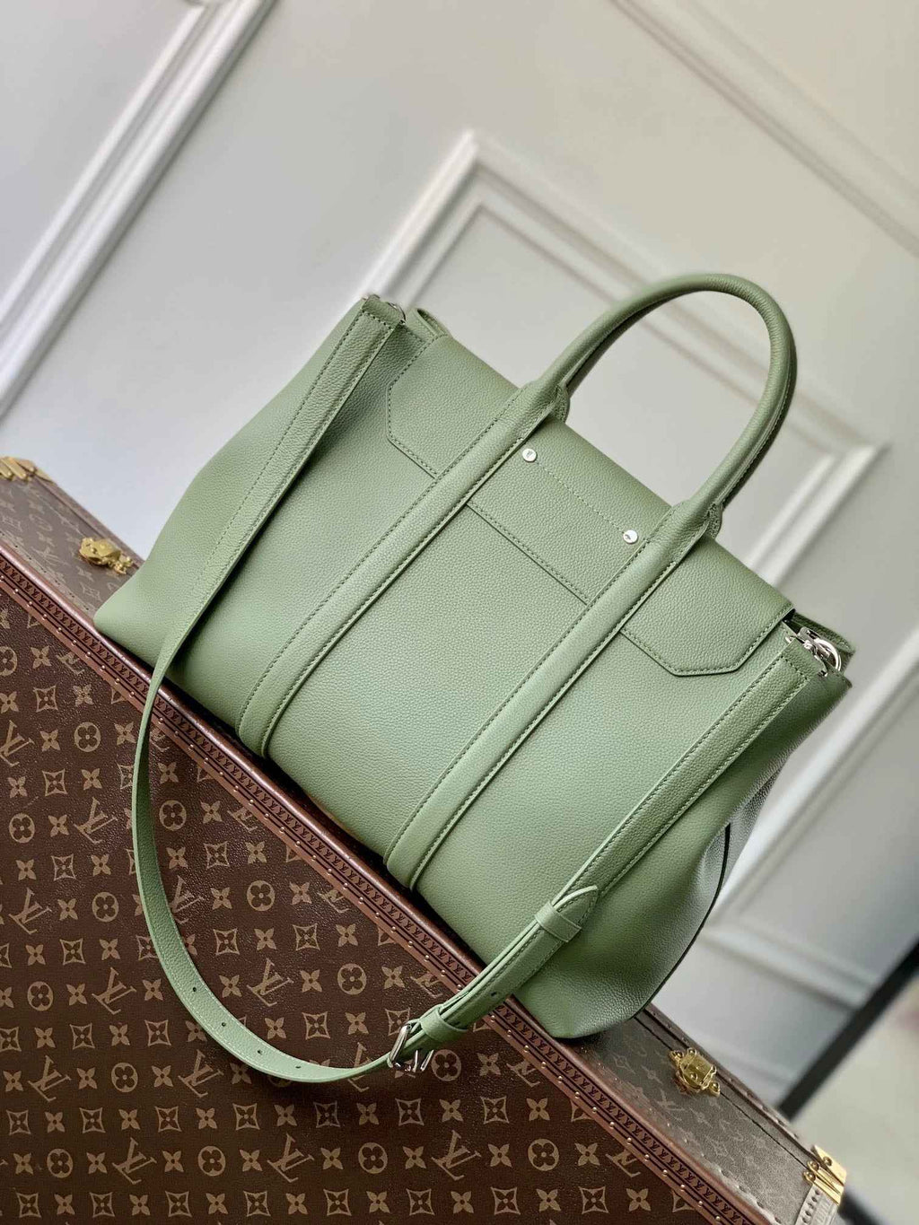 Louis Vuitton Georges Tote MM Bag M23154 green calfskin leather