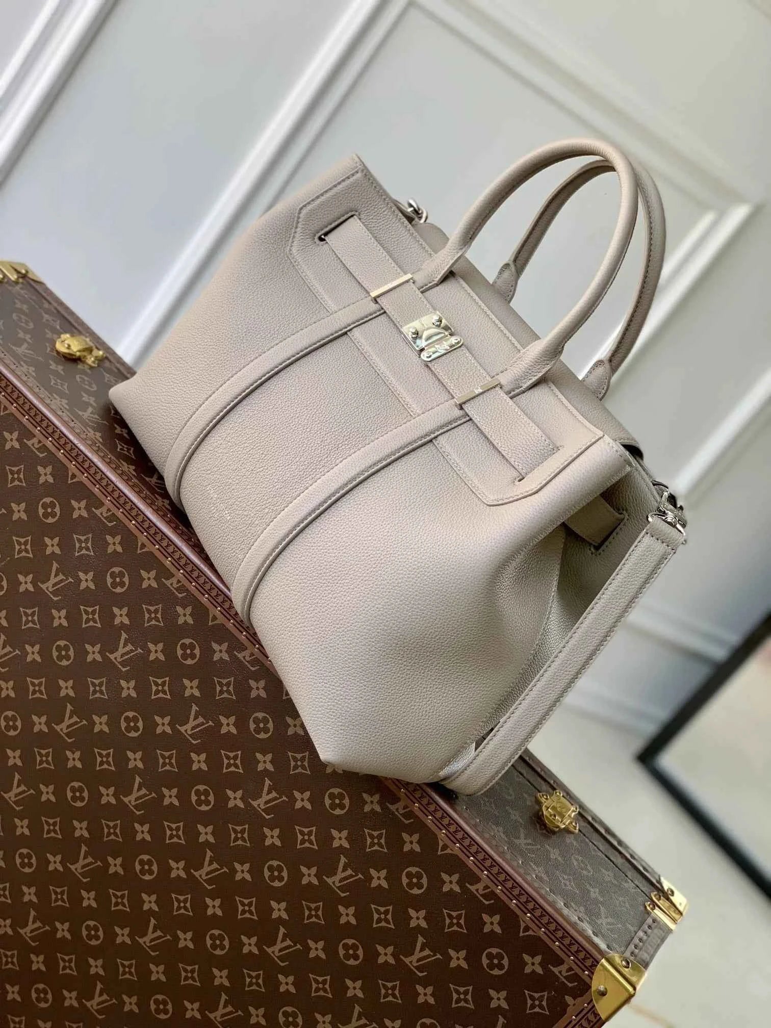 Louis Vuitton Georges Tote MM Bag M11664 Gray calfskin leather