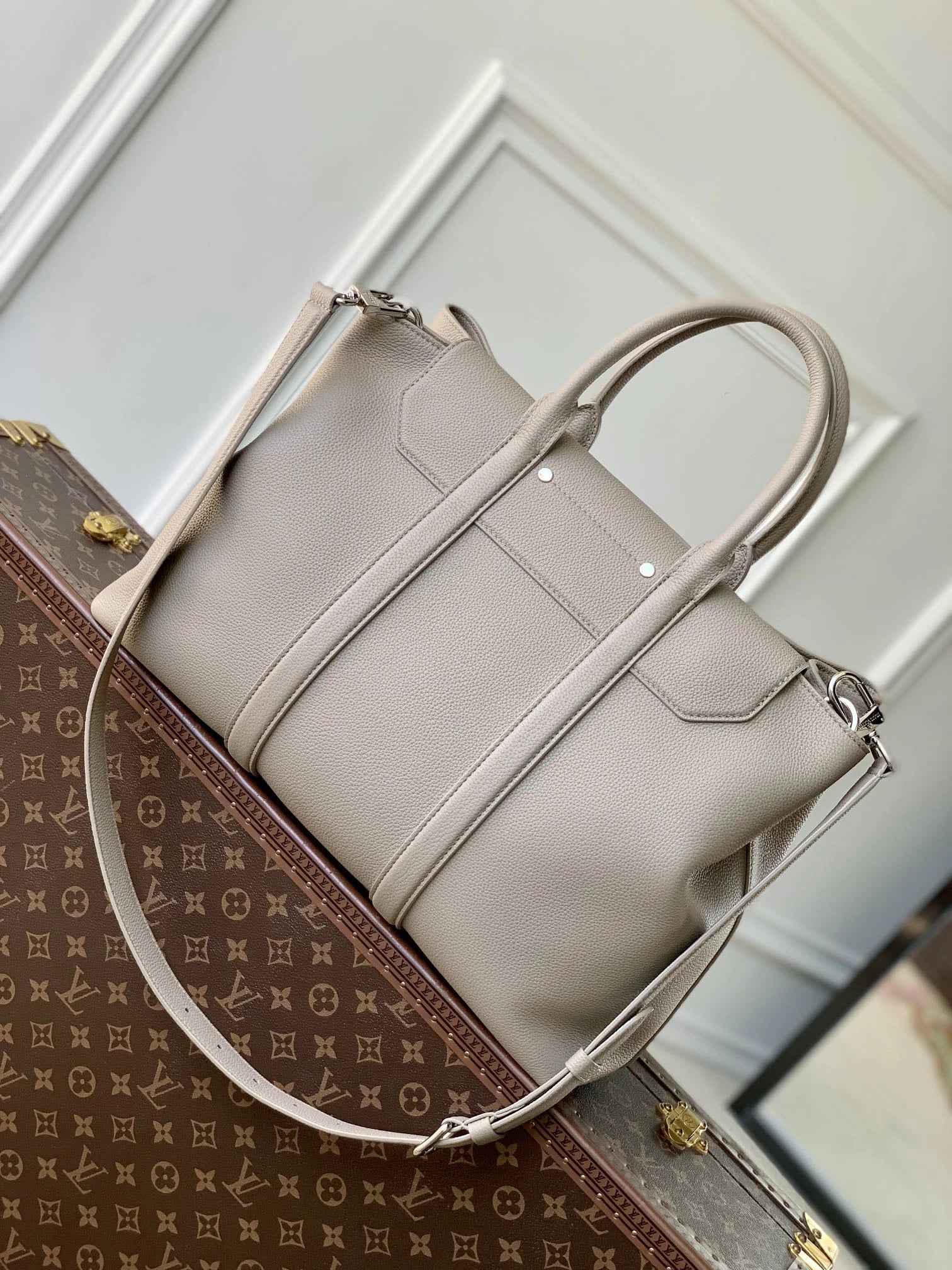 Louis Vuitton Georges Tote MM Bag M11664 Gray calfskin leather