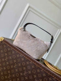 Louis Vuitton Hills Pochette Bag M15031