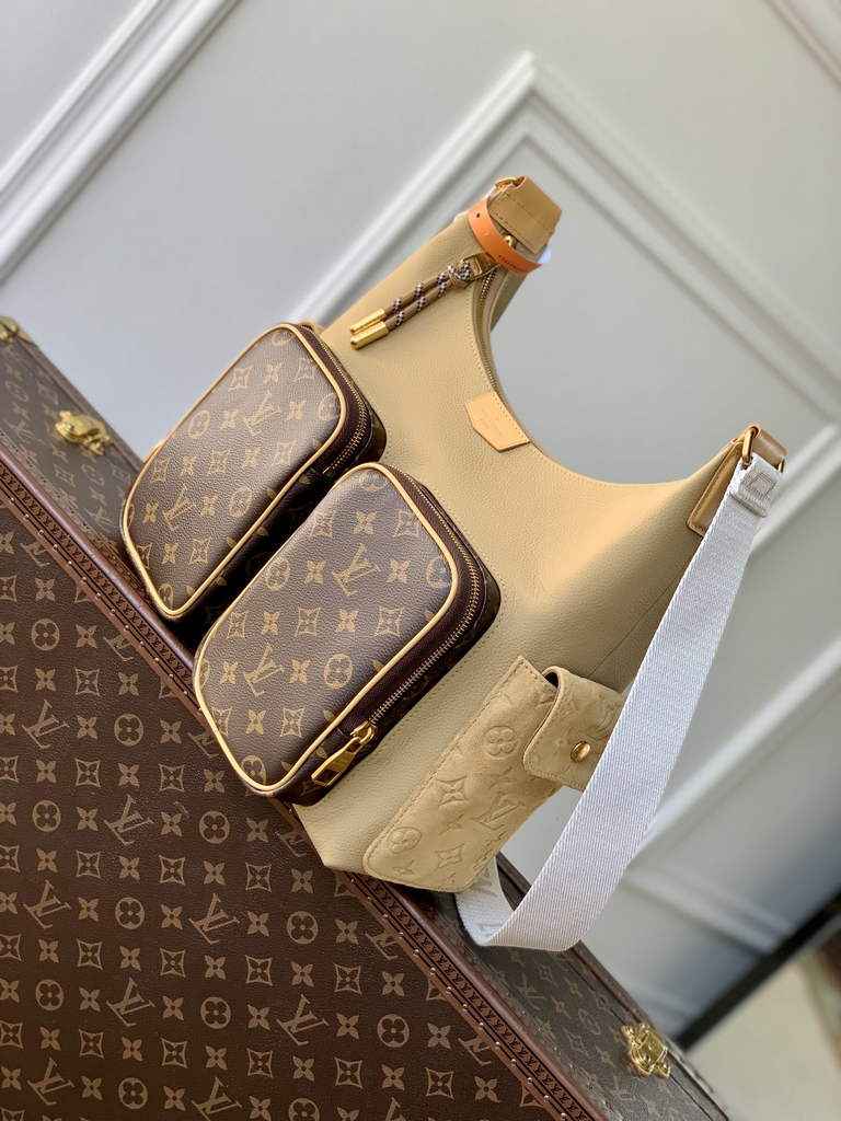 Louis Vuitton Hobo Cargo M12697, Other Leathers