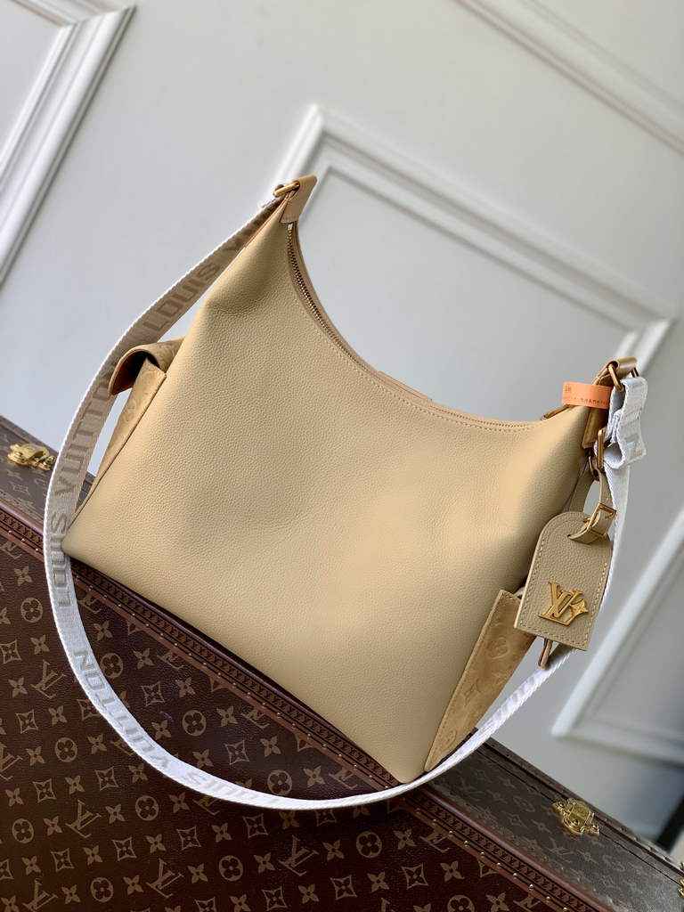Louis Vuitton Hobo Cargo M12697, Other Leathers