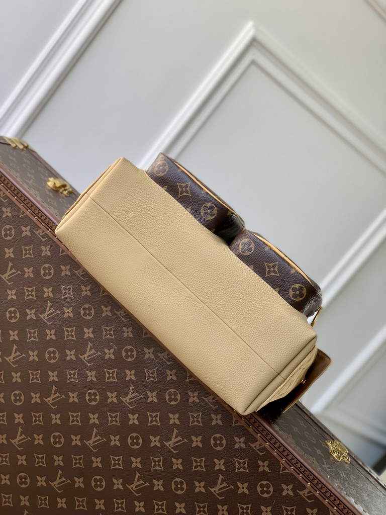 Louis Vuitton Hobo Cargo M12697, Other Leathers