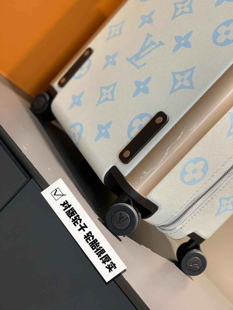 Louis Vuitton HORIZON 55 M11069 White Monogram Leather