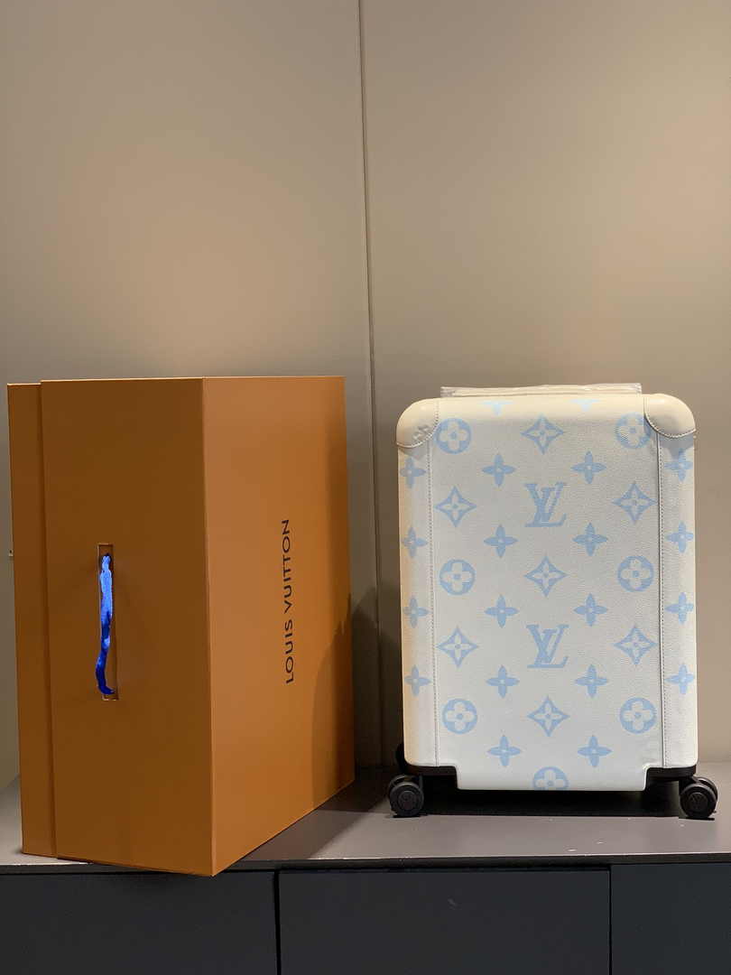 Louis Vuitton HORIZON 55 M11069 White Monogram Leather