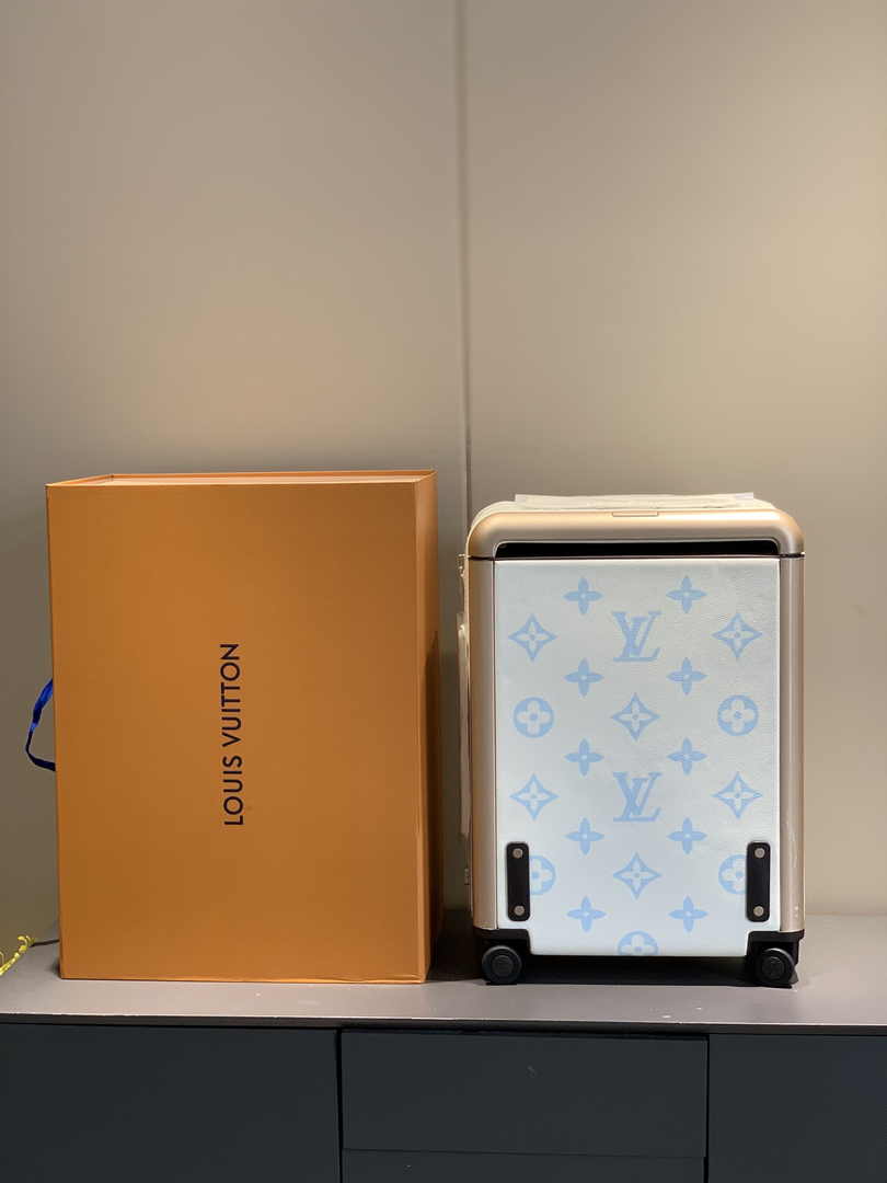 Louis Vuitton HORIZON 55 M11069 White Monogram Leather
