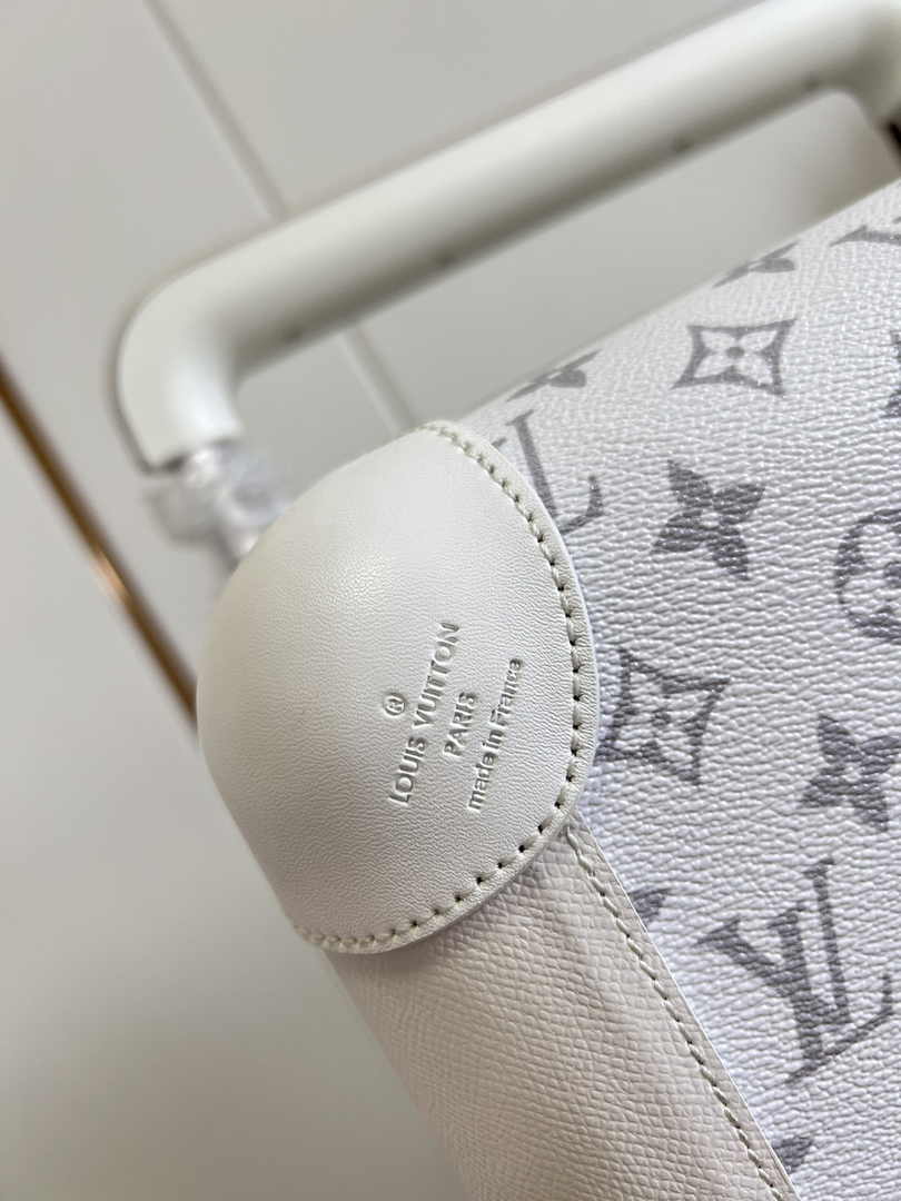 Louis Vuitton Horizon 55 M10149 White Monogram Canvas