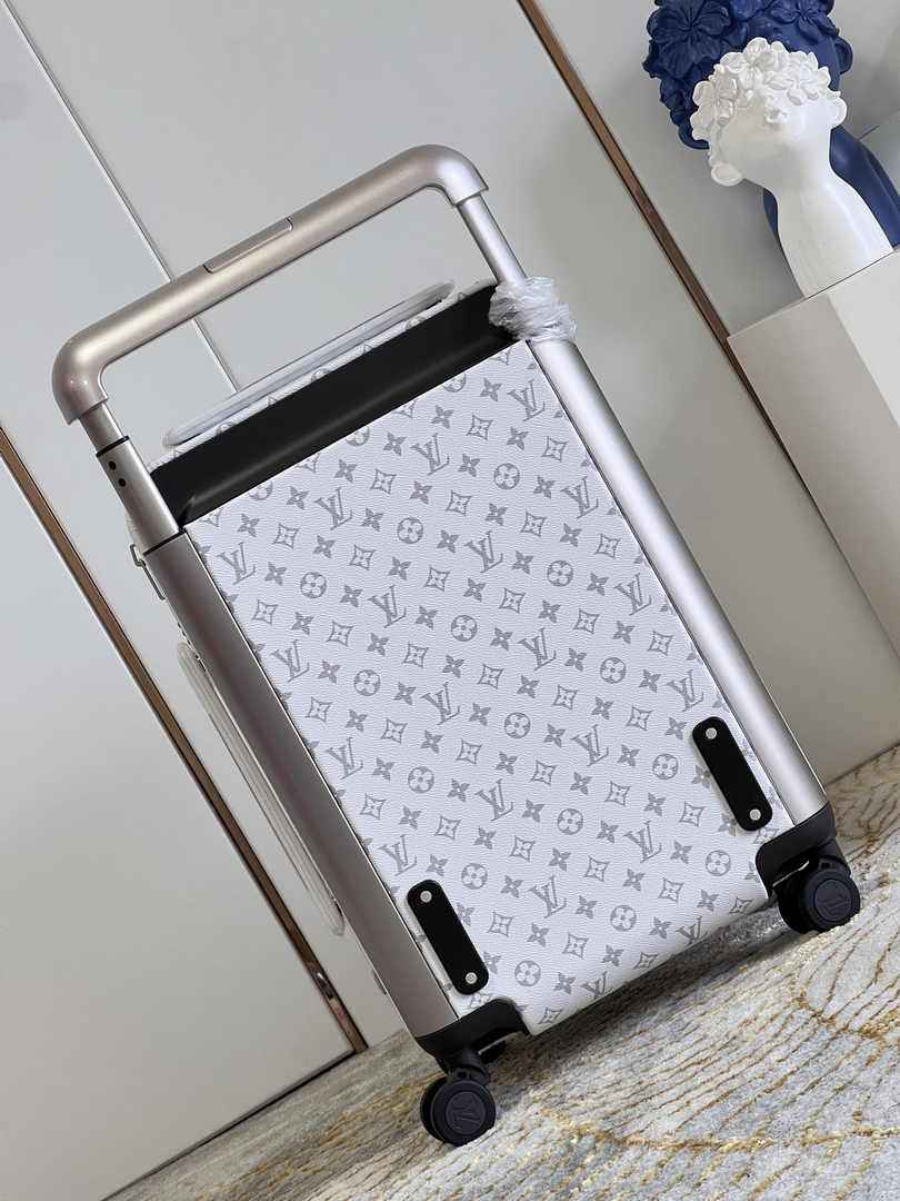 Louis Vuitton Horizon 55 M10149 White Monogram Canvas