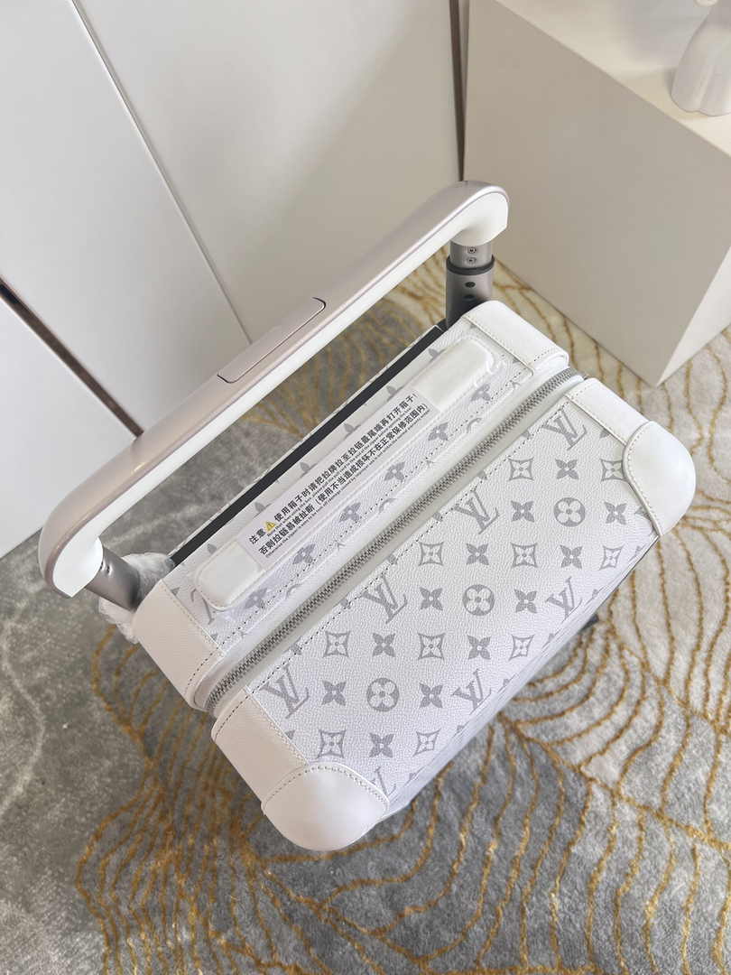 Louis Vuitton Horizon 55 M10149 White Monogram Canvas