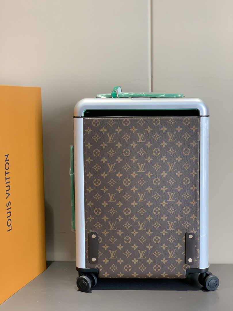 Louis Vuitton Horizon 55 M46781 Green Monogram Canvas