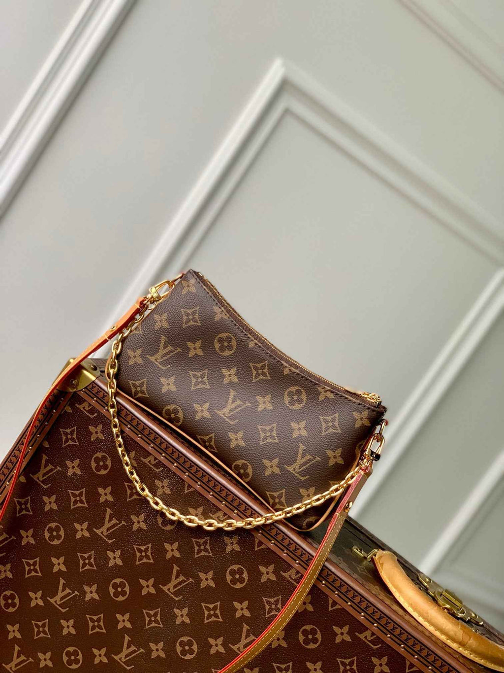 Louis Vuitton Liv Pochette Bag M83008 Monogram canvas