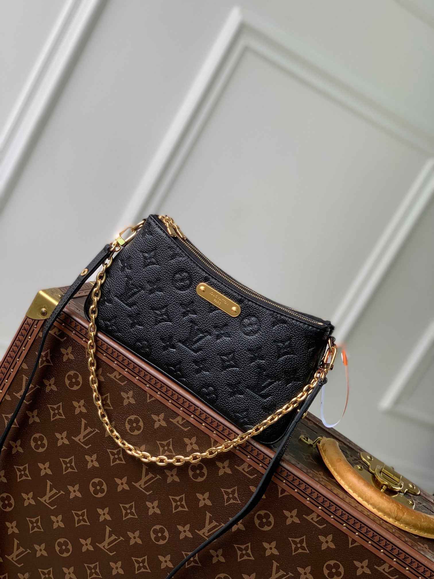 Louis Vuitton Liv Pochette Bag M83301 Black Leather